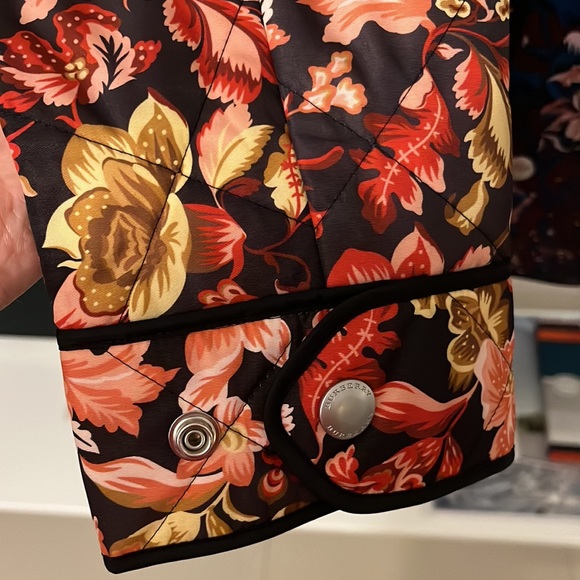 RARE Burberry Floral Quilted Jacket - Picture 5 of 7